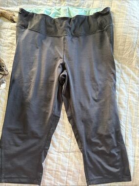Maurices Black Capri leggings with Mint Waistband